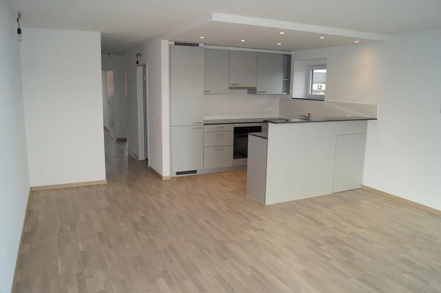 Centrale a Länggasse con grande balcone - Foto 3 di 11