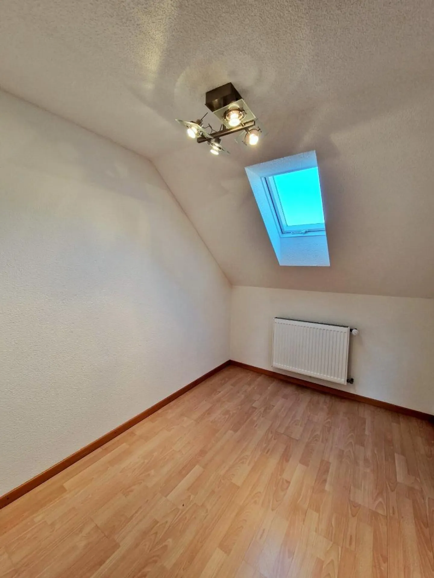 Charming 3.5 Room Apartment - Photo 8 of 12