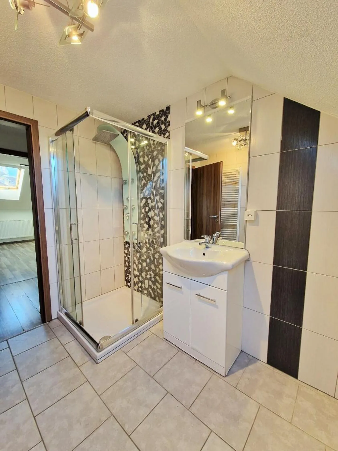 Charming 3.5 Room Apartment - Photo 10 of 12