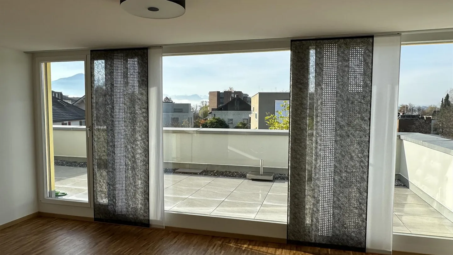 Appartement en attique de 3,5 pièces récemment rénové dans une maison privée à 2 familles - Photo 11 sur 12