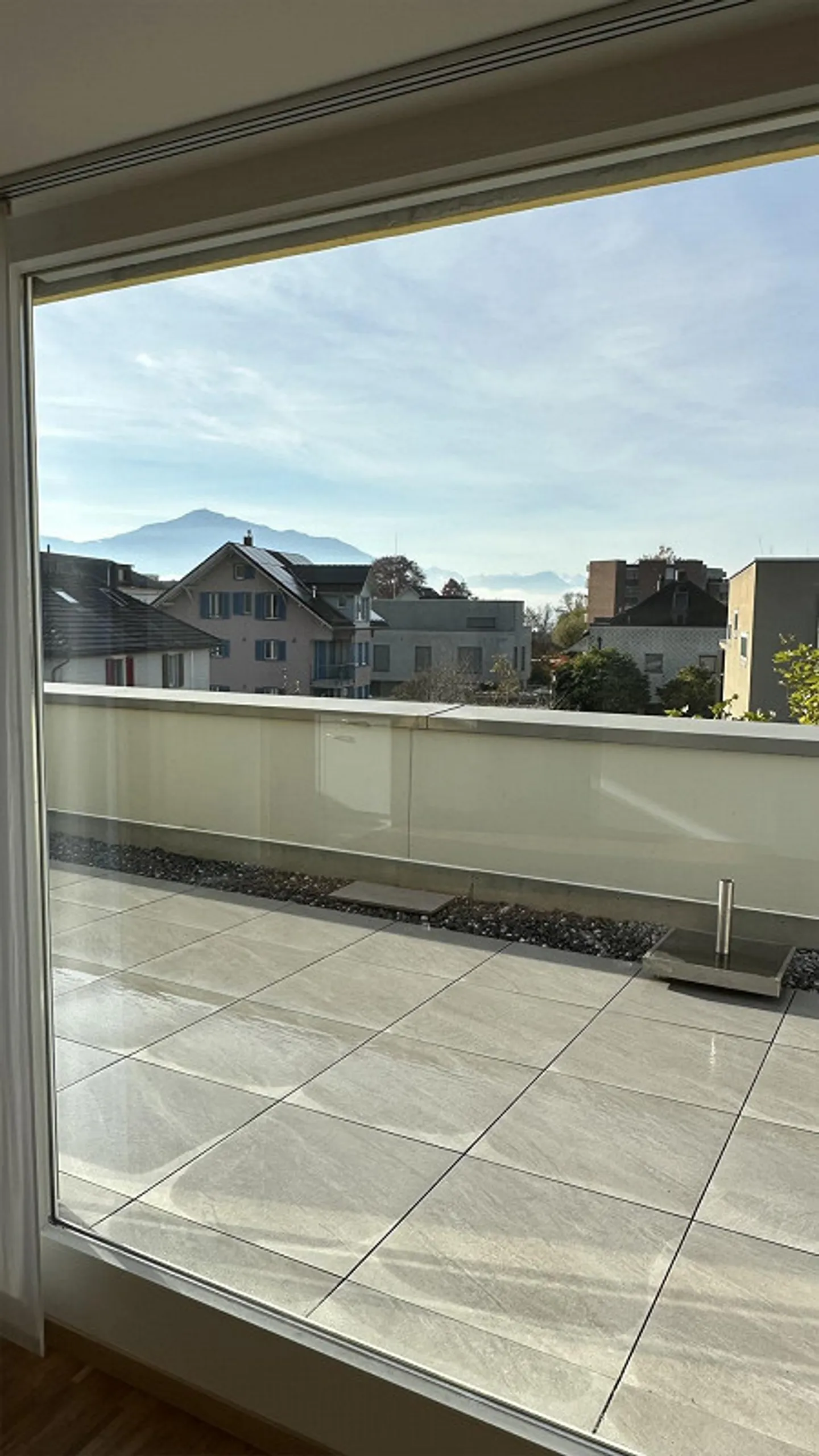 Appartement en attique de 3,5 pièces récemment rénové dans une maison privée à 2 familles - Photo 12 sur 12