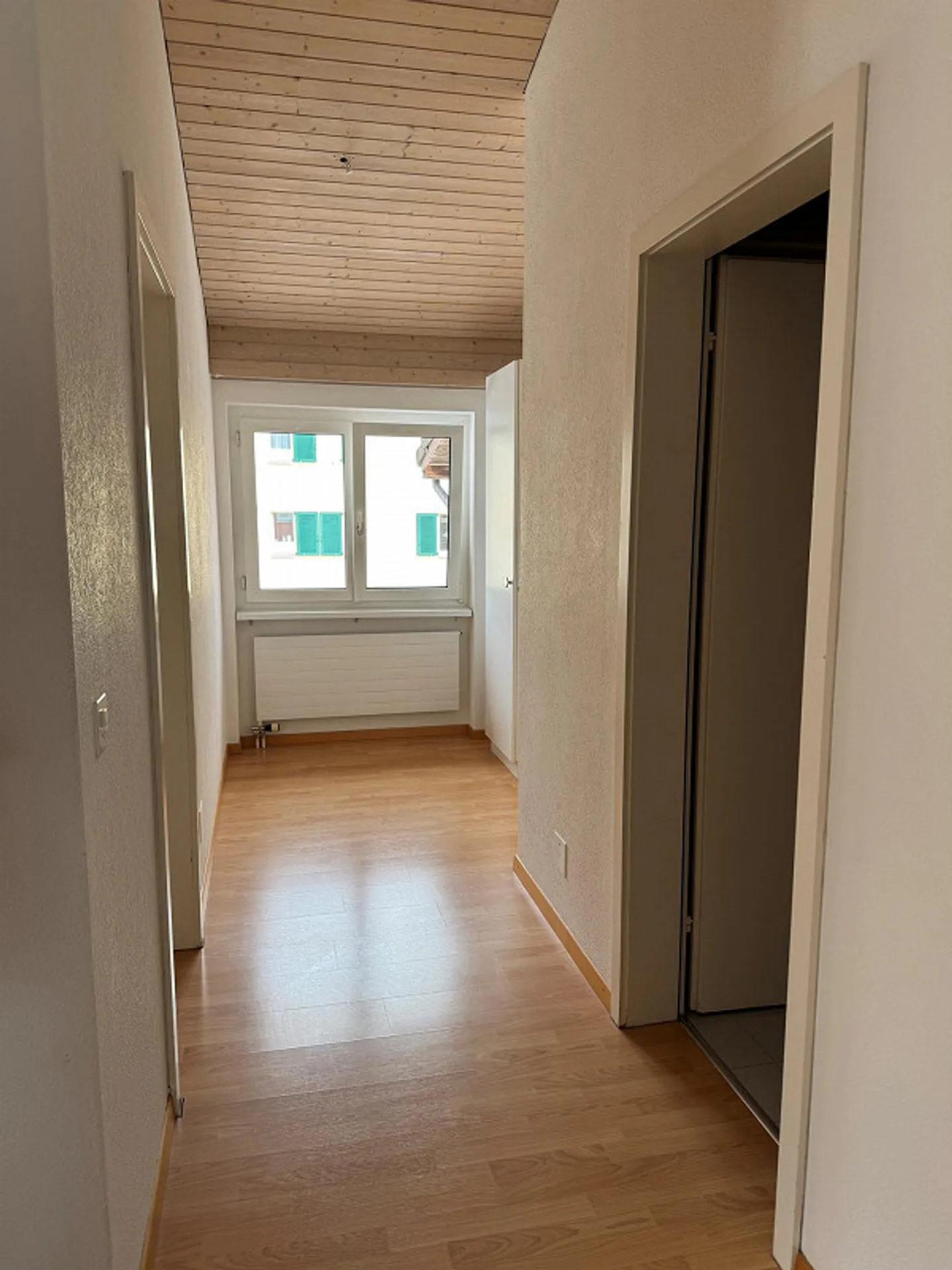 Vivere con vista: Incantevole appartamento mansardato di 3,5 locali a Herisau - Foto 3 di 10