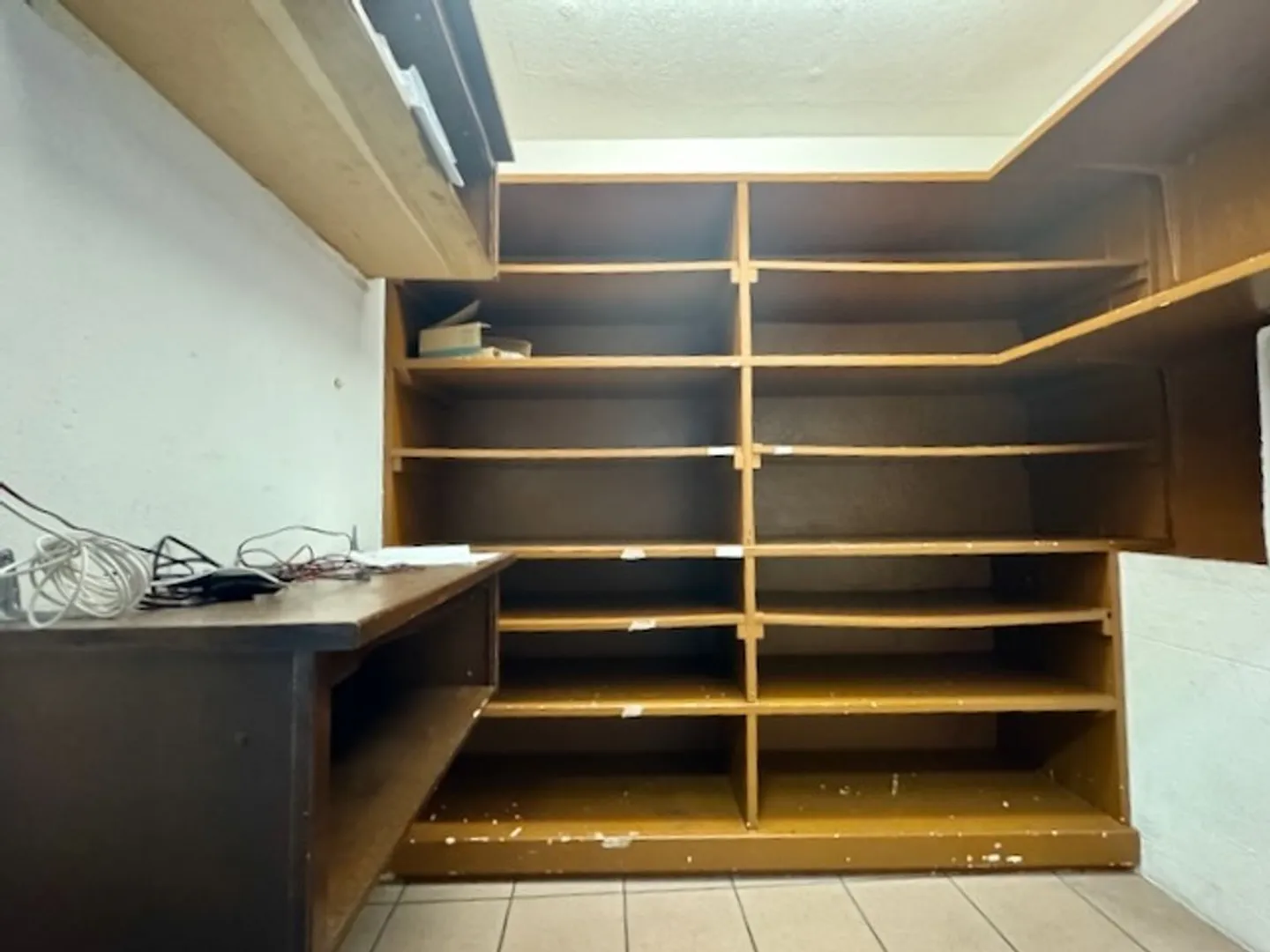 Exclusively: Workshop and/or living space! 198 m² to renovate with a 45 m² terrace - Photo 5 of 13