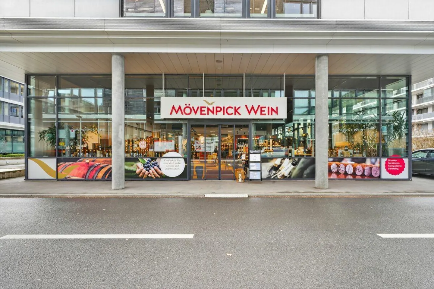 Overheight commercial/office spaces on the ground floor - Photo 2 of 10