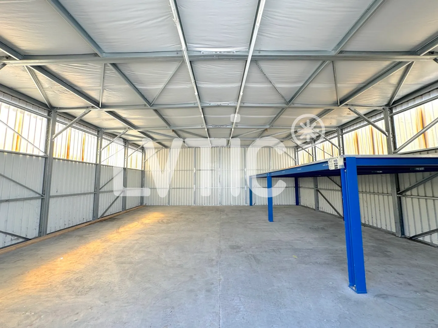 Oltre 1800 m2 di laboratori, magazzini e uffici in affitto a Moudon - Foto 5 di 7