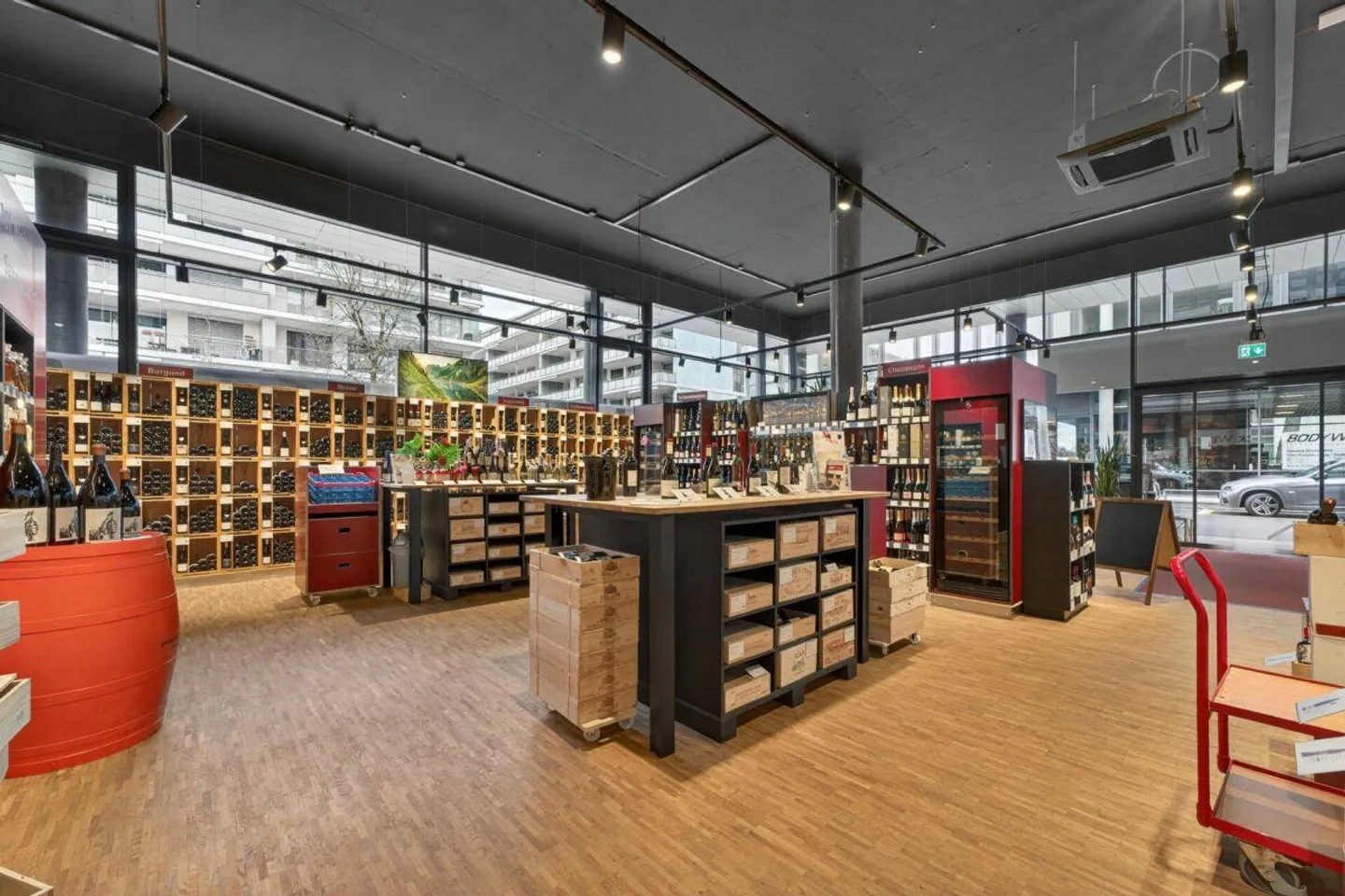 Overheight commercial/office spaces on the ground floor - Photo 6 of 10