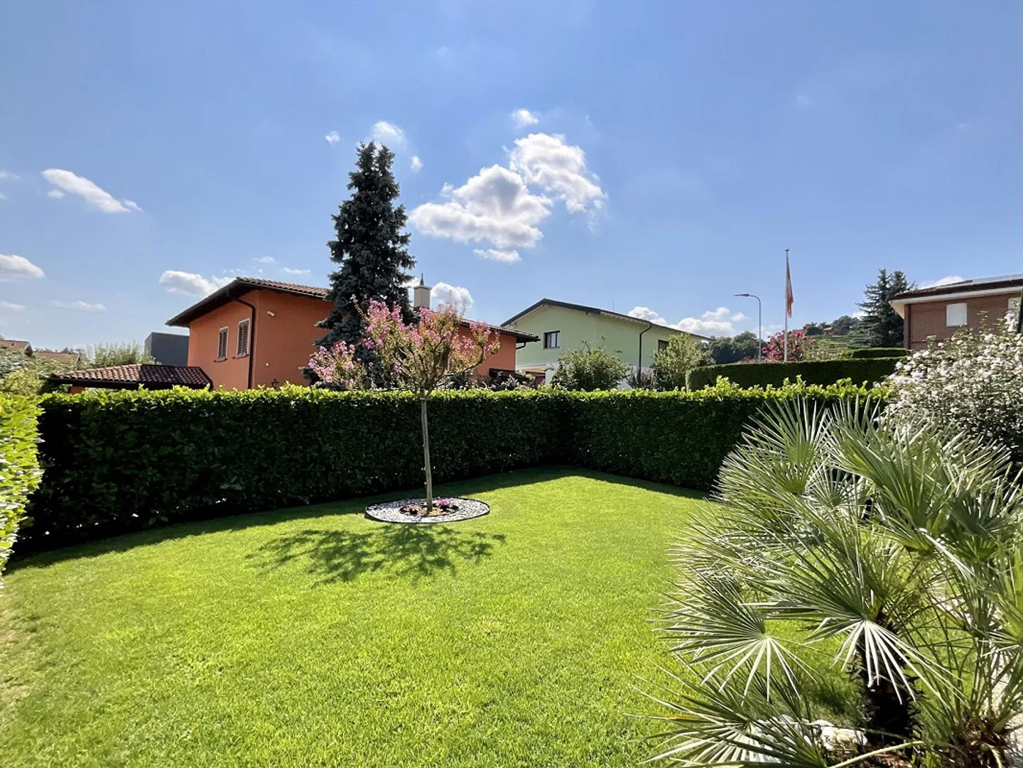 BEAUTIFUL AND SPACIOUS VILLA 7.5 ROOMS IN SAN PIETRO DI STABIO - Photo 3 of 9