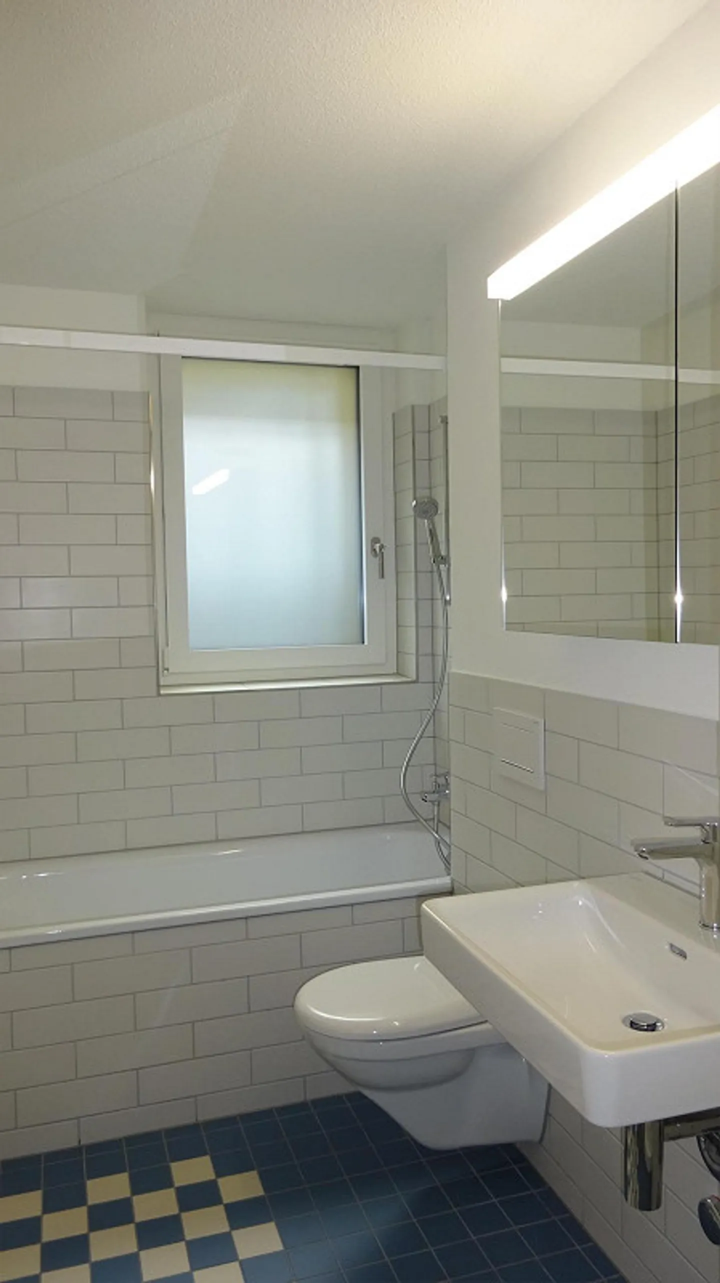 Appartement 3.5 pièces avec balcon au rez-de-chaussée dans un quartier résidentiel calme - Photo 3 sur 5
