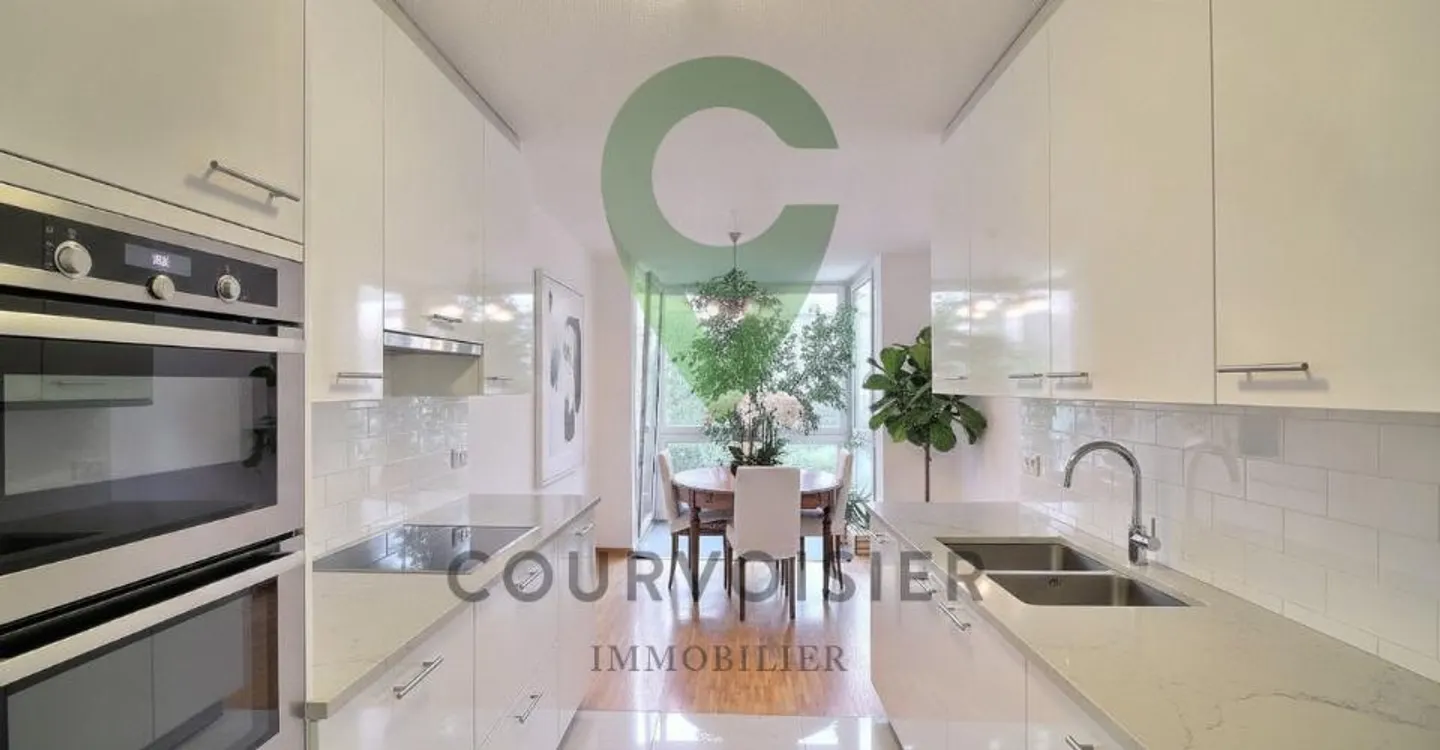 BEAUTIFUL 4.5 ROOM APARTMENT IN NYON - Photo 2 of 11
