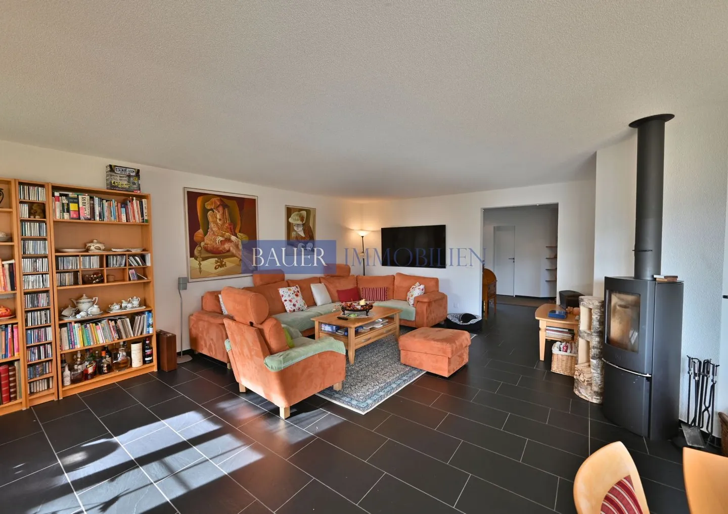 Maison familiale semi-détachée baignée de lumière avec charme, jardin et détails affectueux - Photo 2 sur 8