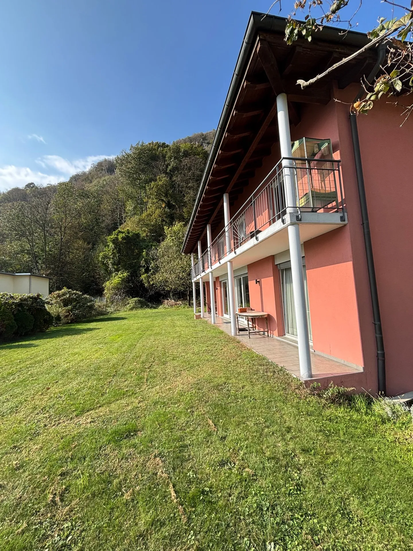 Grande casa con 6 camere da letto e grande giardino a Galbisio - Foto 2 di 19