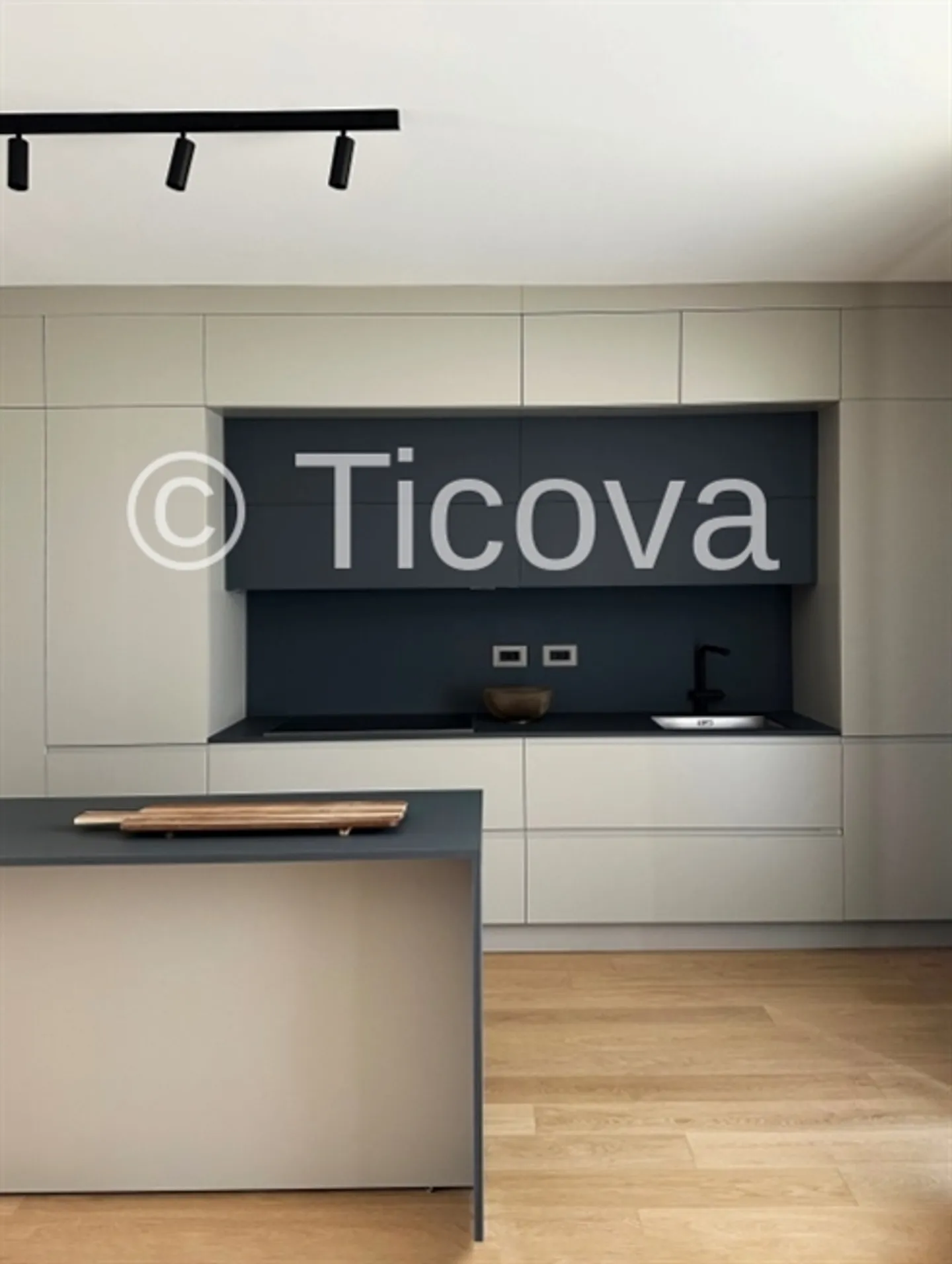 Modern Penthouse with Rooftop Terrace - Photo 7 of 20