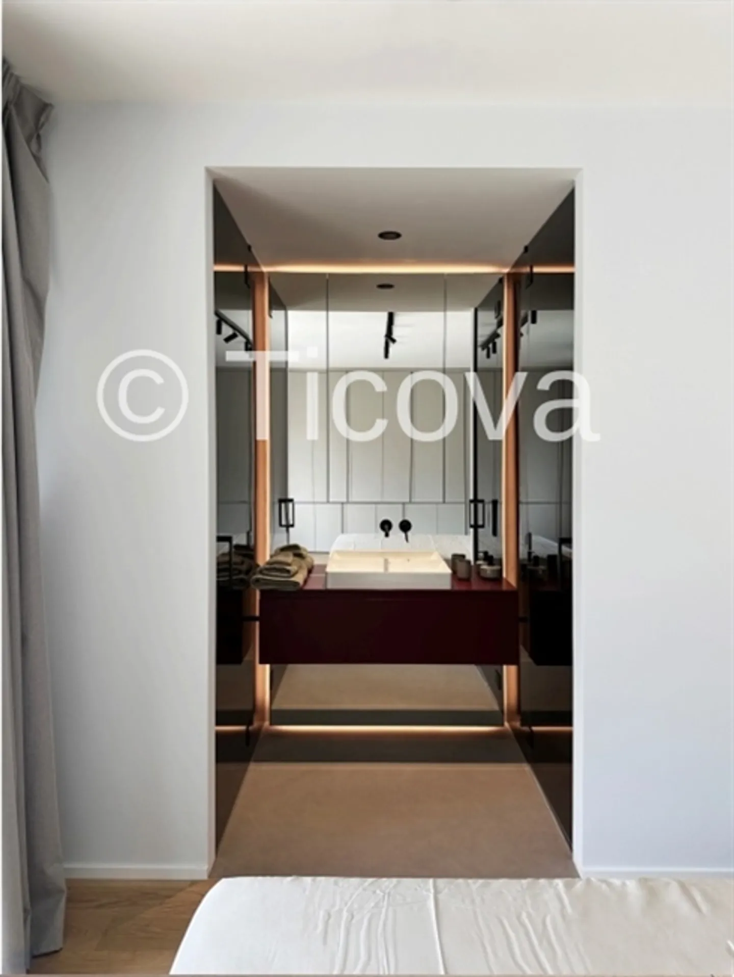 Modern Penthouse with Rooftop Terrace - Photo 12 of 20