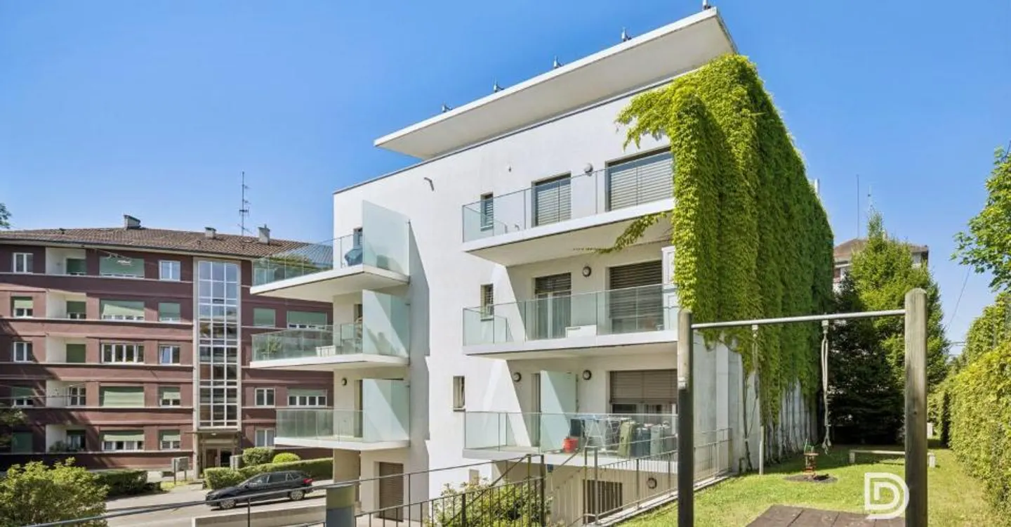 Luxury Duplex with Mountain View - Photo 2 of 13