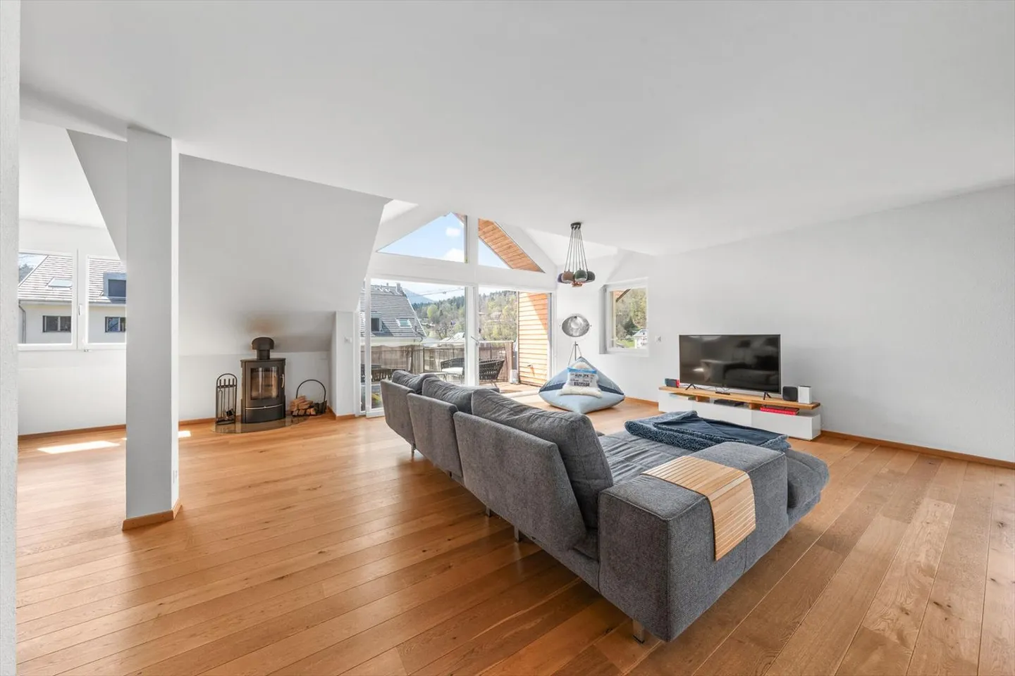 Contemporary and Bright Duplex - Ideal Central Location and Energy Performance - Photo 4 of 13