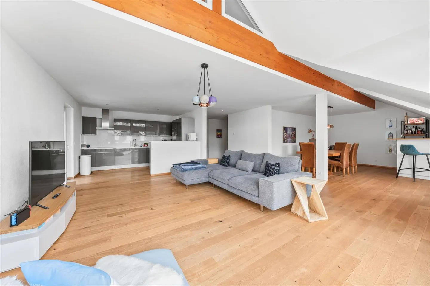 Contemporary and Bright Duplex - Ideal Central Location and Energy Performance - Photo 5 of 13