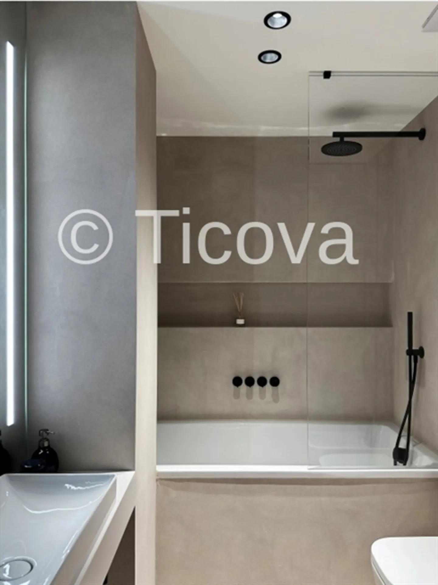 Modern Penthouse with Rooftop Terrace - Photo 13 of 20