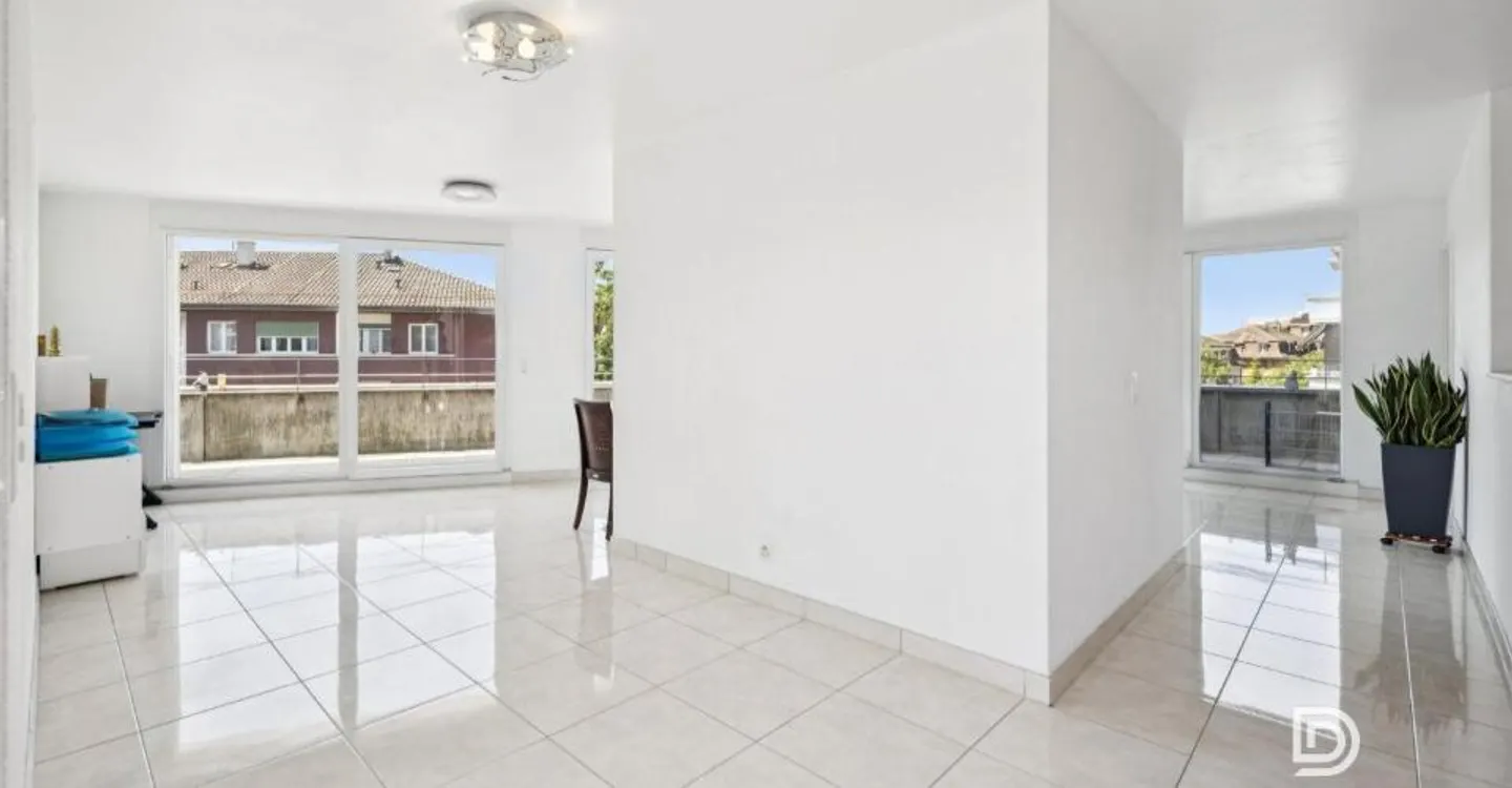 Luxury Duplex with Mountain View - Photo 4 of 13