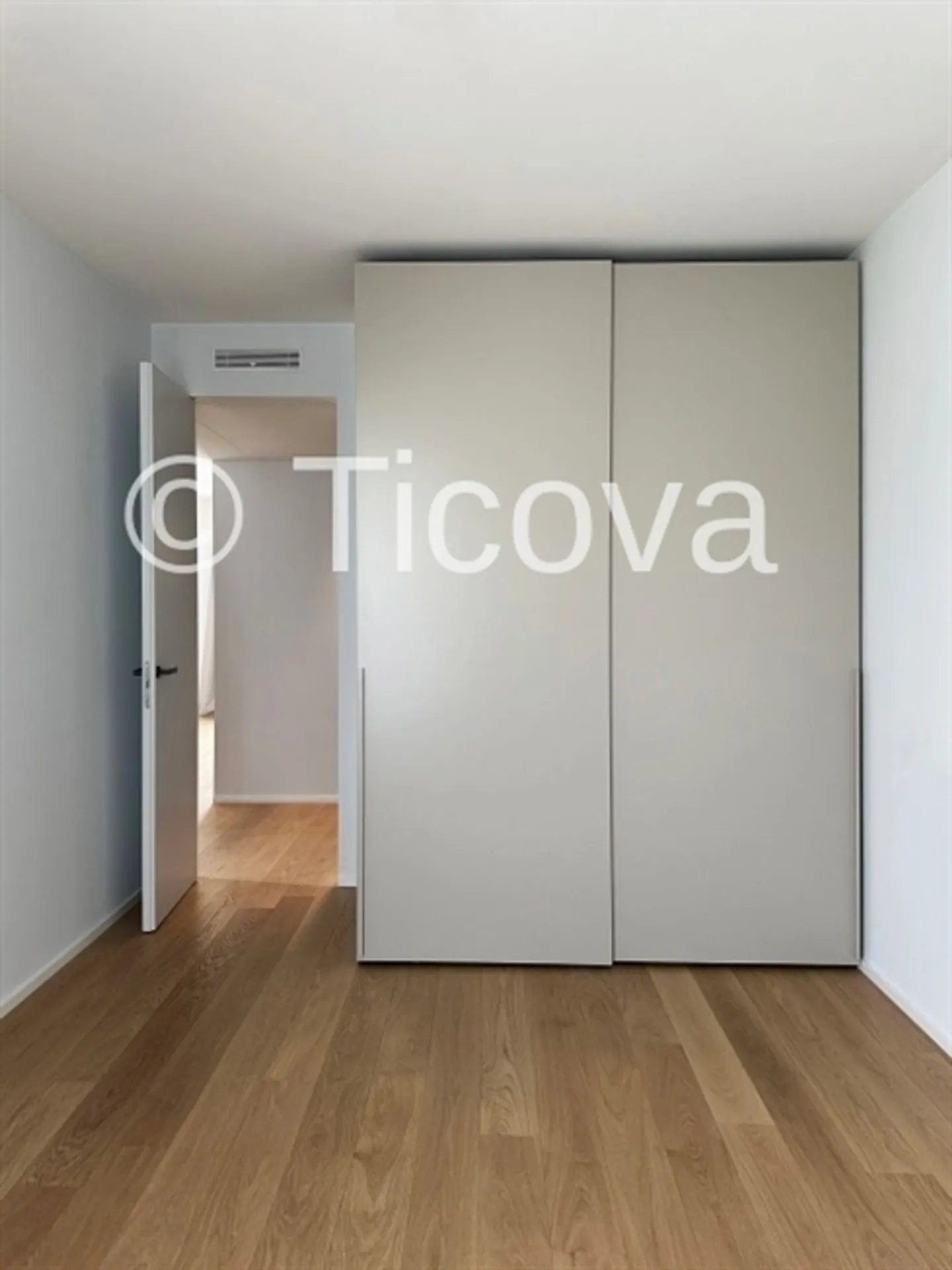 Modern Penthouse with Rooftop Terrace - Photo 14 of 20