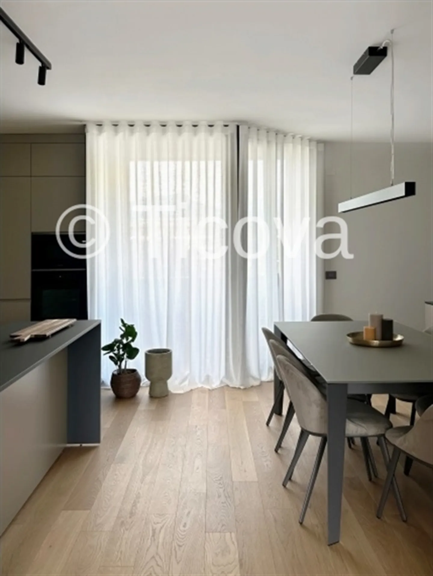 Modern Penthouse with Rooftop Terrace - Photo 8 of 20