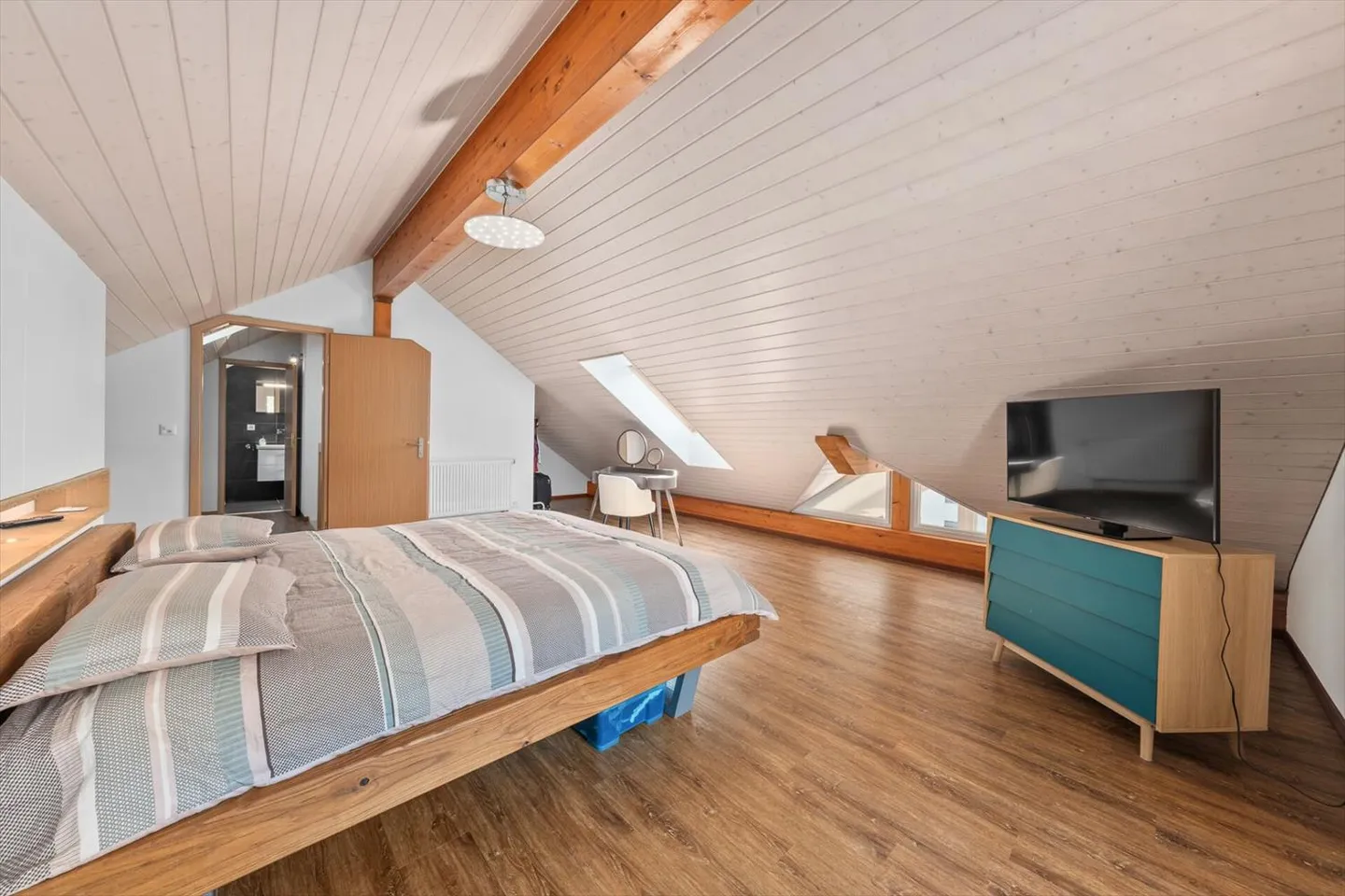 Contemporary and Bright Duplex - Ideal Central Location and Energy Performance - Photo 12 of 13