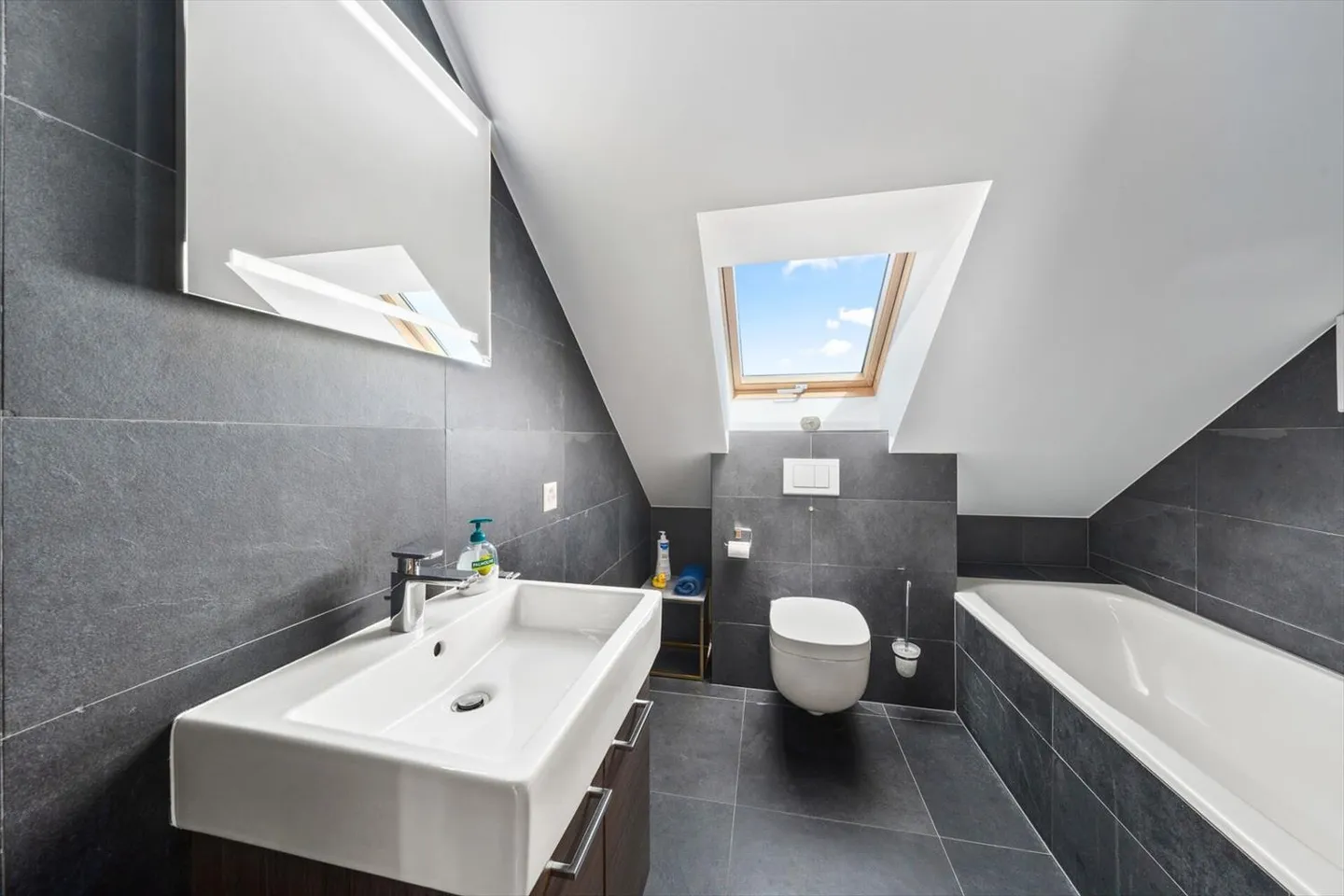 Contemporary and Bright Duplex - Ideal Central Location and Energy Performance - Photo 13 of 13