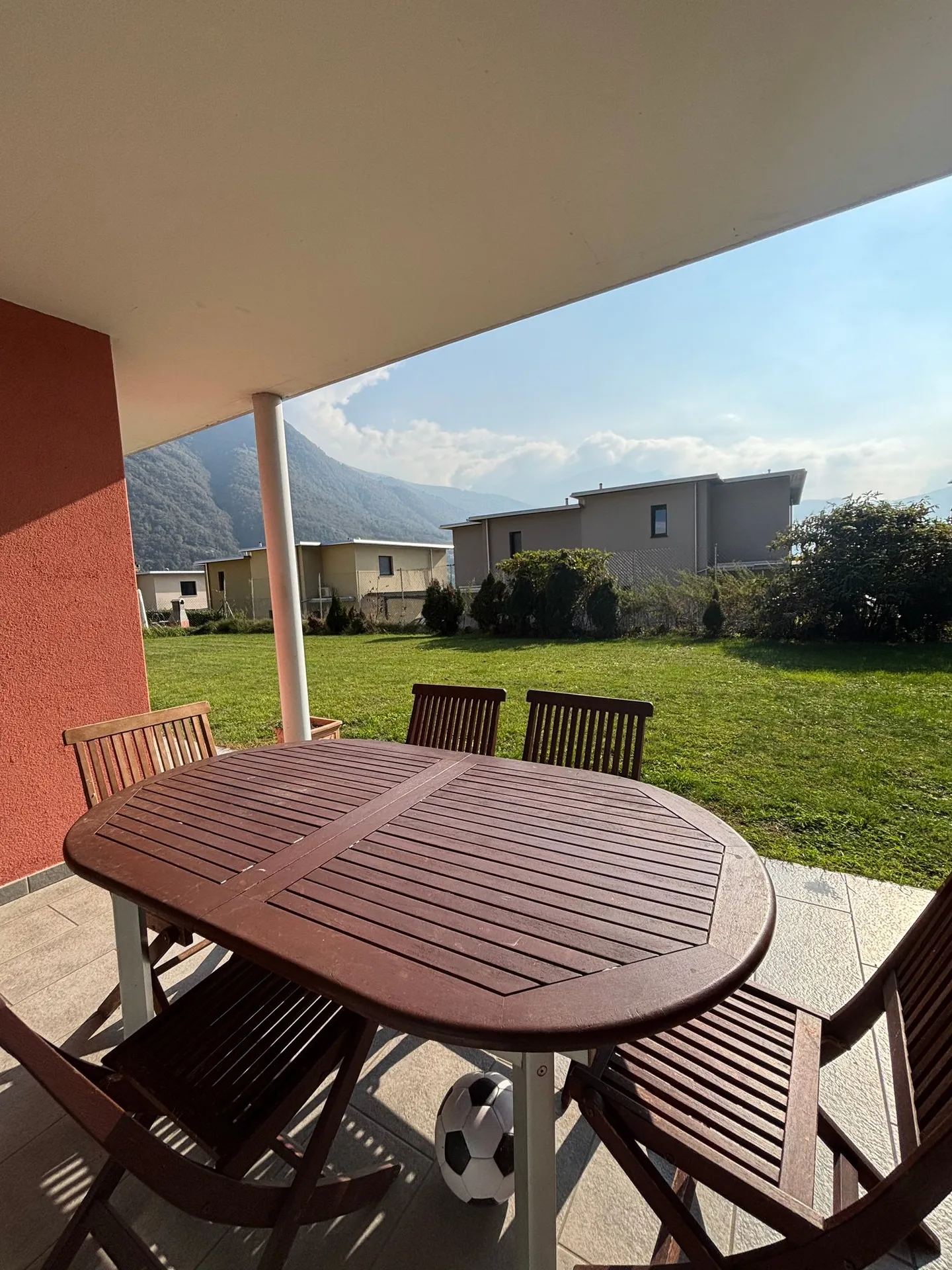 Grande casa con 6 camere da letto e grande giardino a Galbisio - Foto 8 di 19