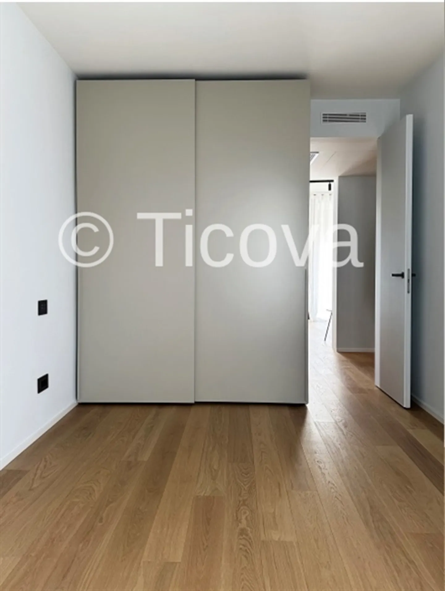 Modern Penthouse with Rooftop Terrace - Photo 17 of 20