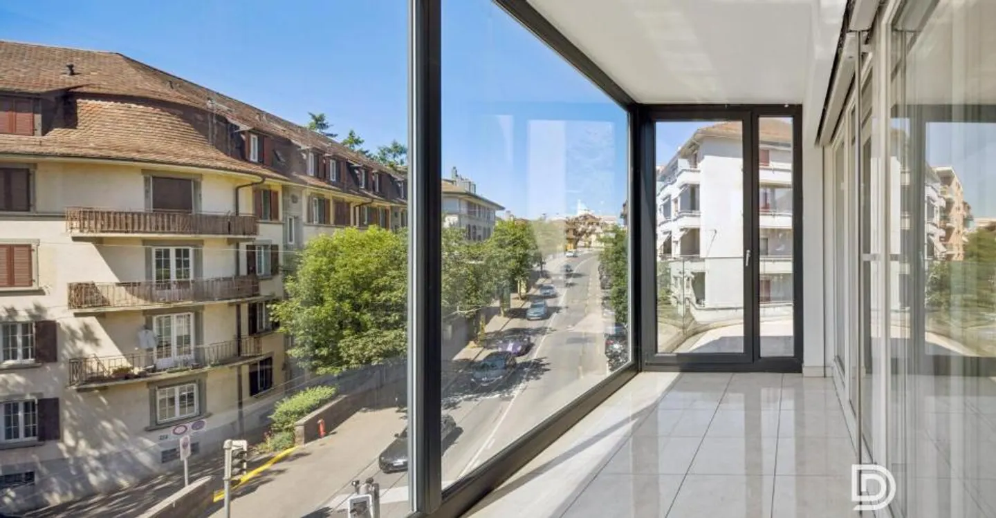 Luxury Duplex with Mountain View - Photo 9 of 13