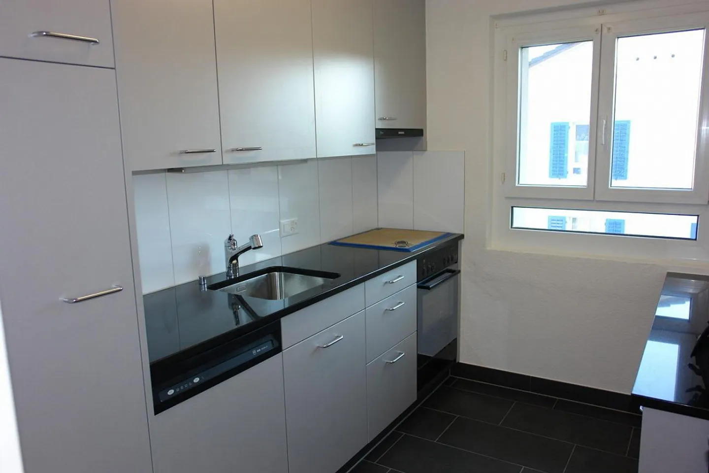 Accogliente appartamento di 3 locali in una casa di sei-famiglia - Foto 4 di 7