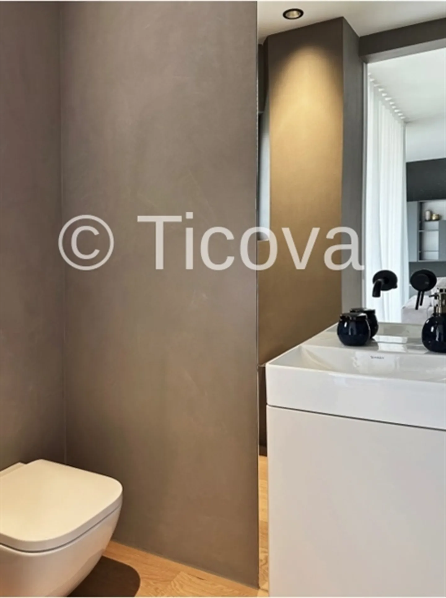 Modern Penthouse with Rooftop Terrace - Photo 19 of 20