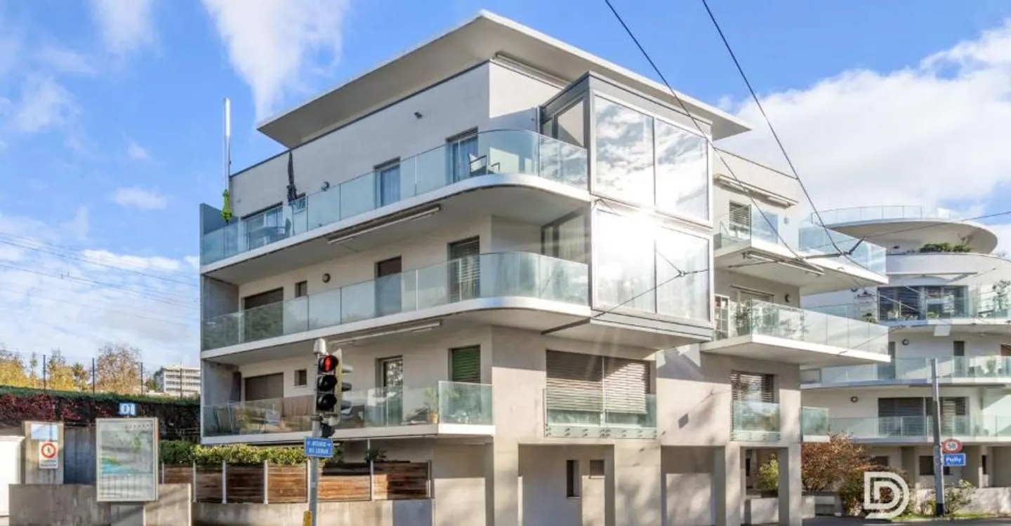 Luxury Duplex with Mountain View - Photo 12 of 13