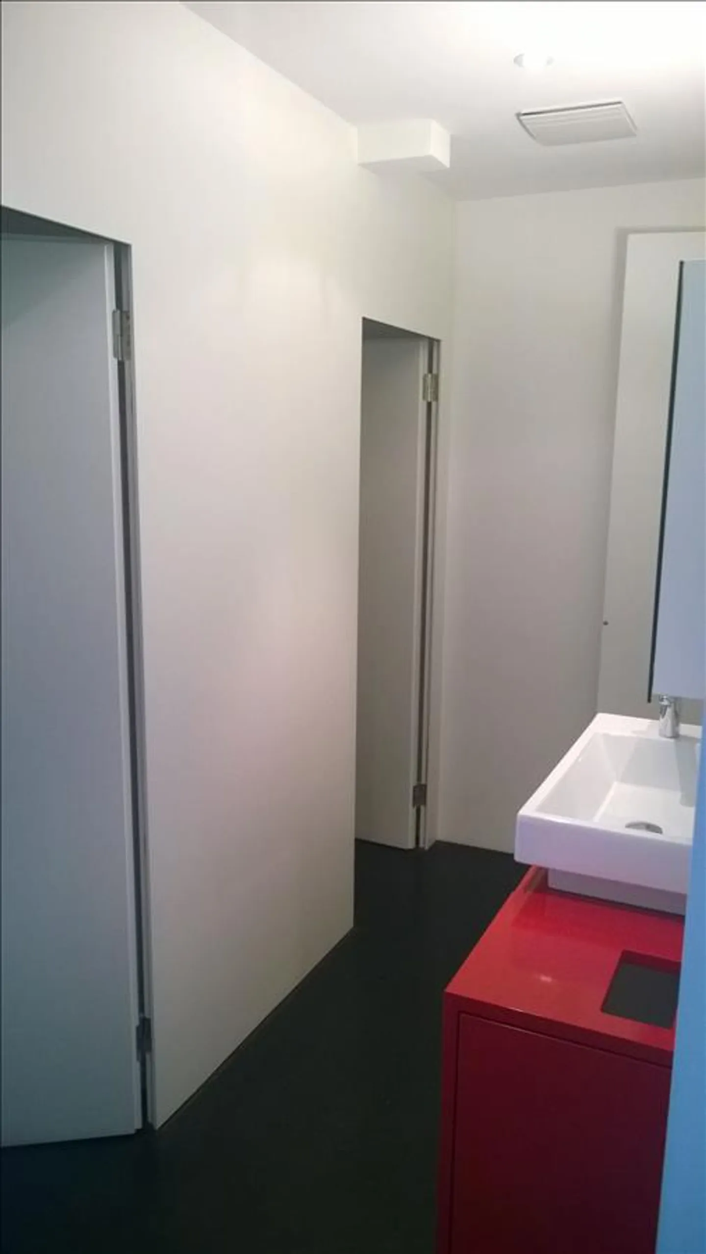 Modern Office Space in City Center - Photo 3 of 4