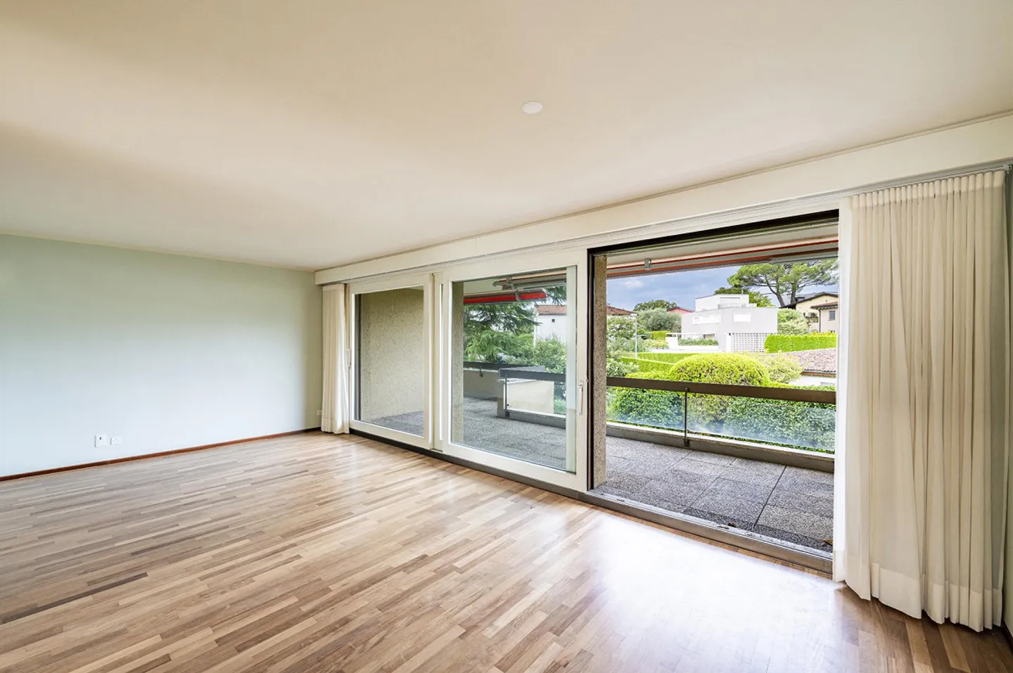 Renovated apartment with large terrace - Photo 2 of 16