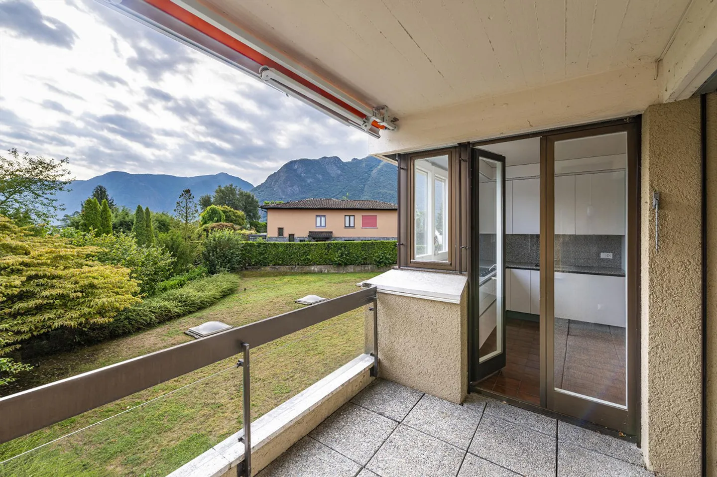Renovated apartment with large terrace - Photo 13 of 16