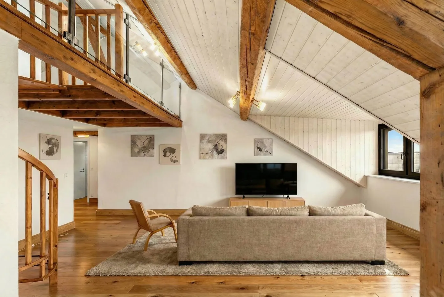 Appartamento di carattere sotto i tetti centro Meyrin - Foto 3 di 13