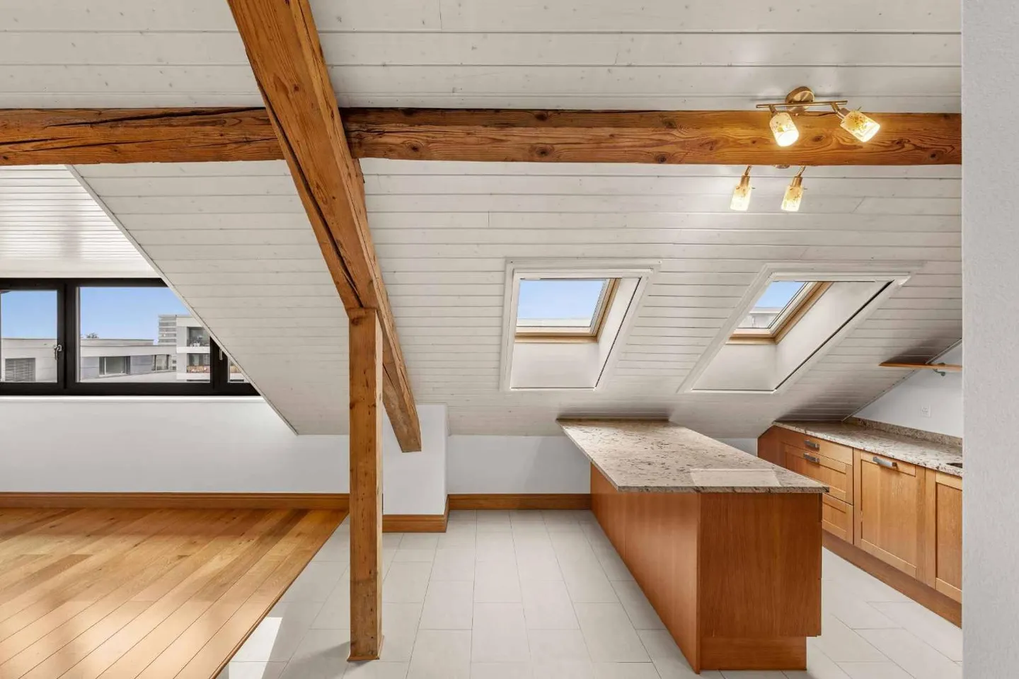 Appartamento di carattere sotto i tetti centro Meyrin - Foto 5 di 13