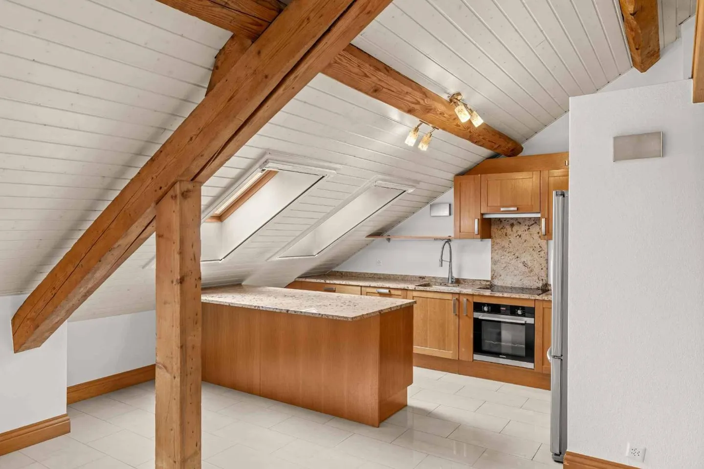 Appartamento di carattere sotto i tetti centro Meyrin - Foto 8 di 13