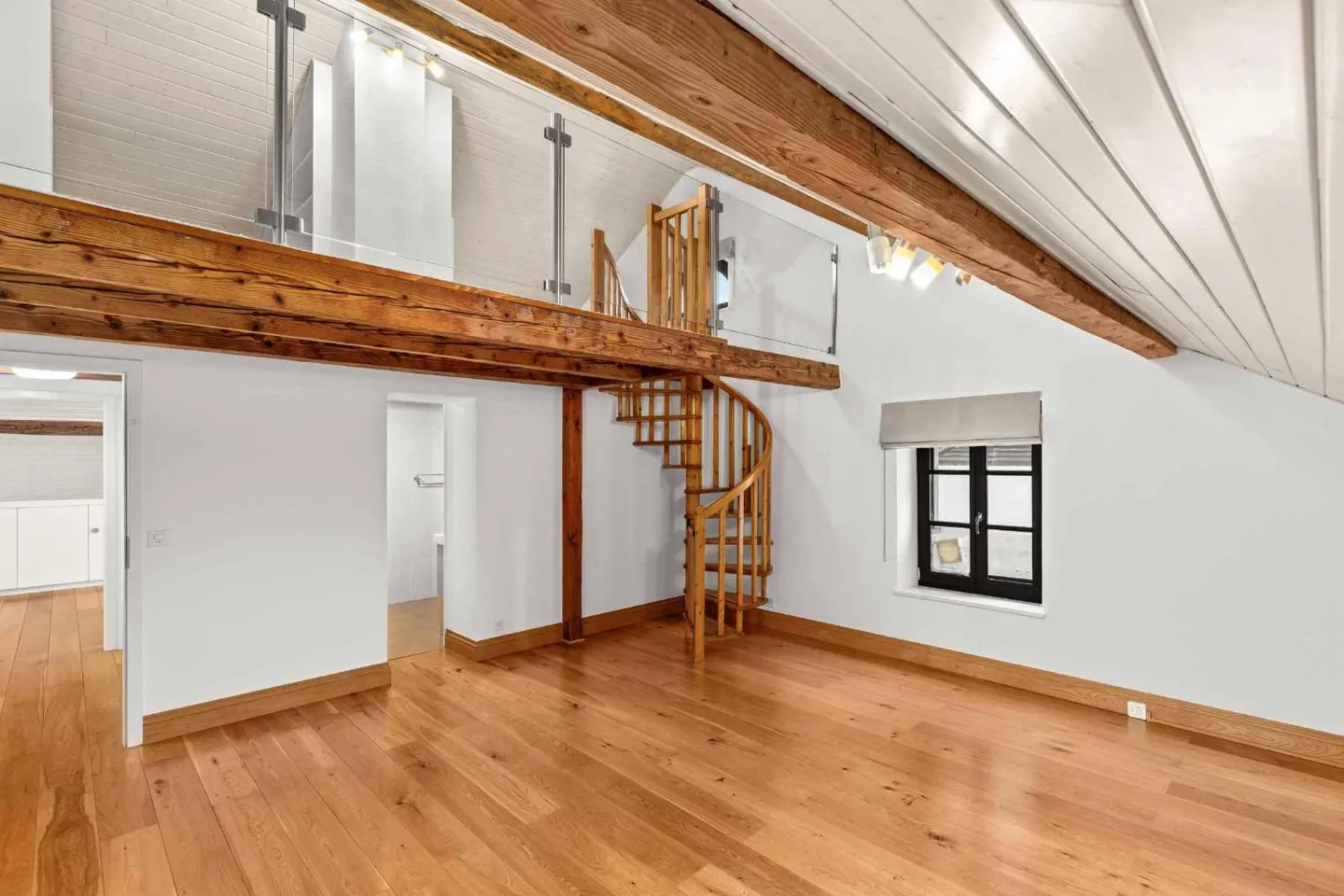 Appartamento di carattere sotto i tetti centro Meyrin - Foto 11 di 13