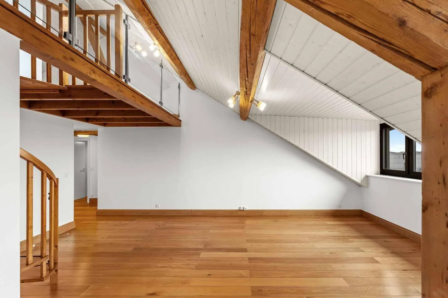 Appartamento di carattere sotto i tetti centro Meyrin - Foto 10 di 13