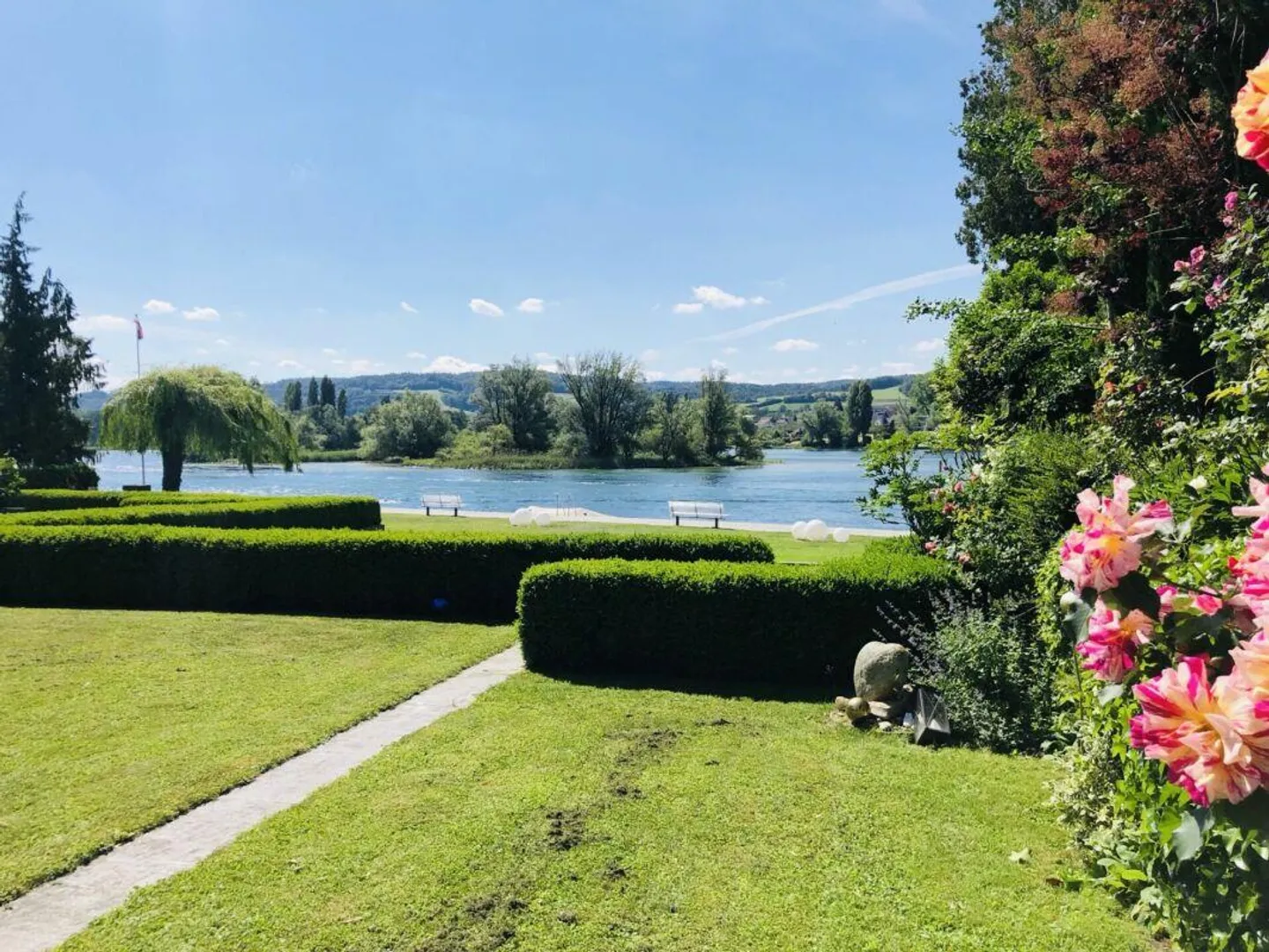 "Jewel on the Rhine" - 4½ room apartment in a dream location - Photo 1 of 19