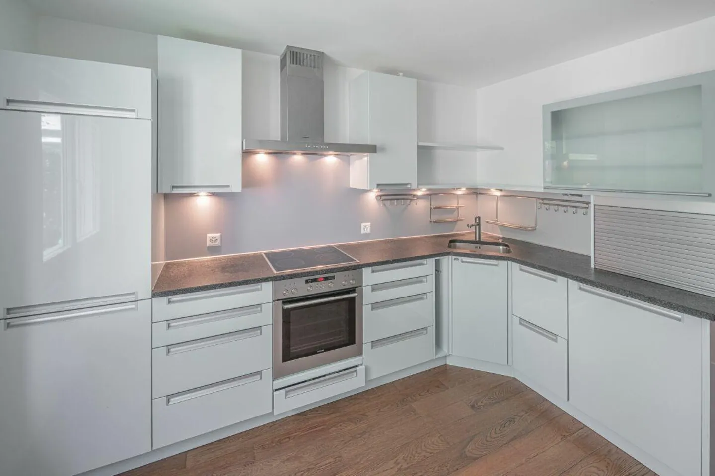 "Jewel on the Rhine" - 4½ room apartment in a dream location - Photo 7 of 19