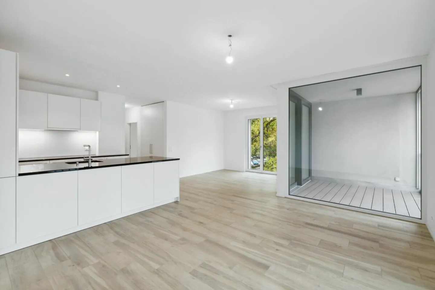 Living in the town of Laufen! Modern 4.5-room apartment in a quiet location - Photo 2 of 16