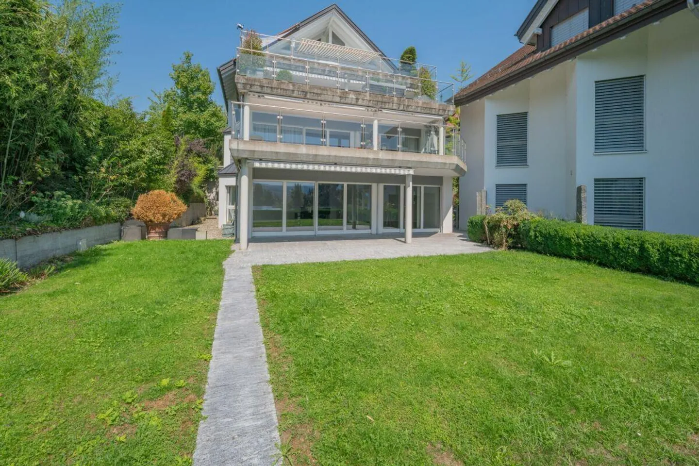 "Jewel on the Rhine" - 4½ room apartment in a dream location - Photo 3 of 19