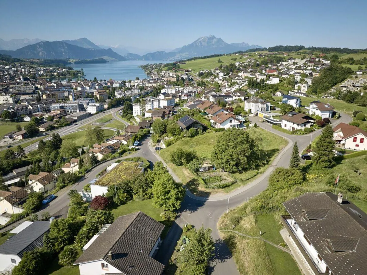 Terreno edificabile con vista sulle montagne e sul lago - Foto 1 di 9