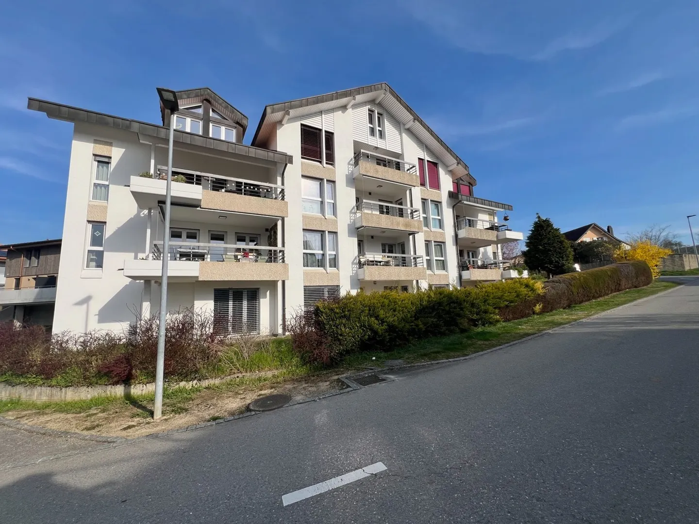 Charming renovated 4.5-room apartment just minutes from Payerne - Photo 2 of 10