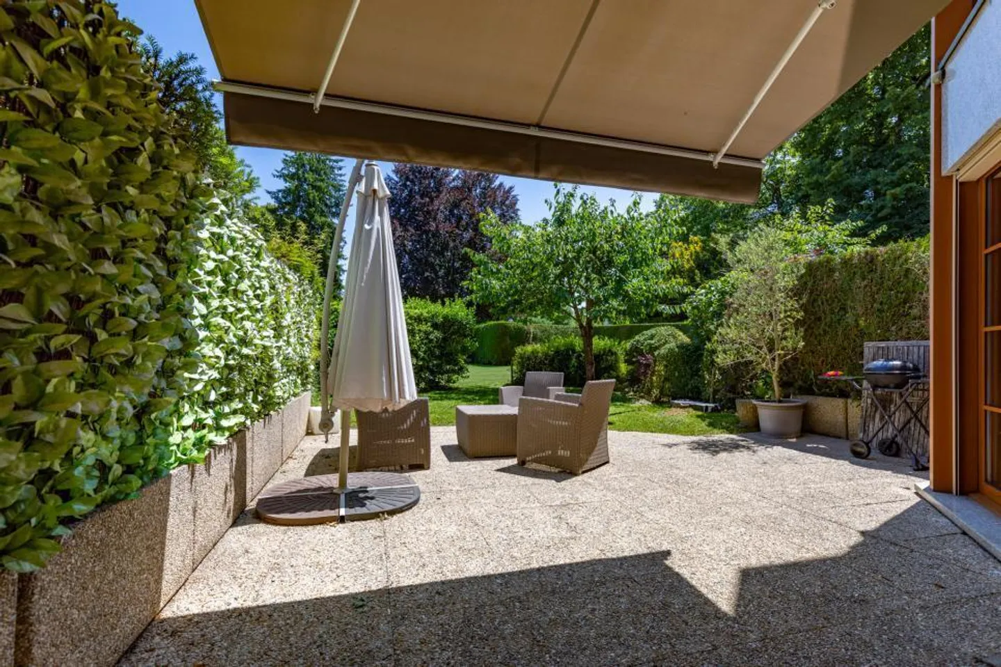 Da afferrare: Bella villa adiacente in un parco vicino ai servizi. - Foto 3 di 12