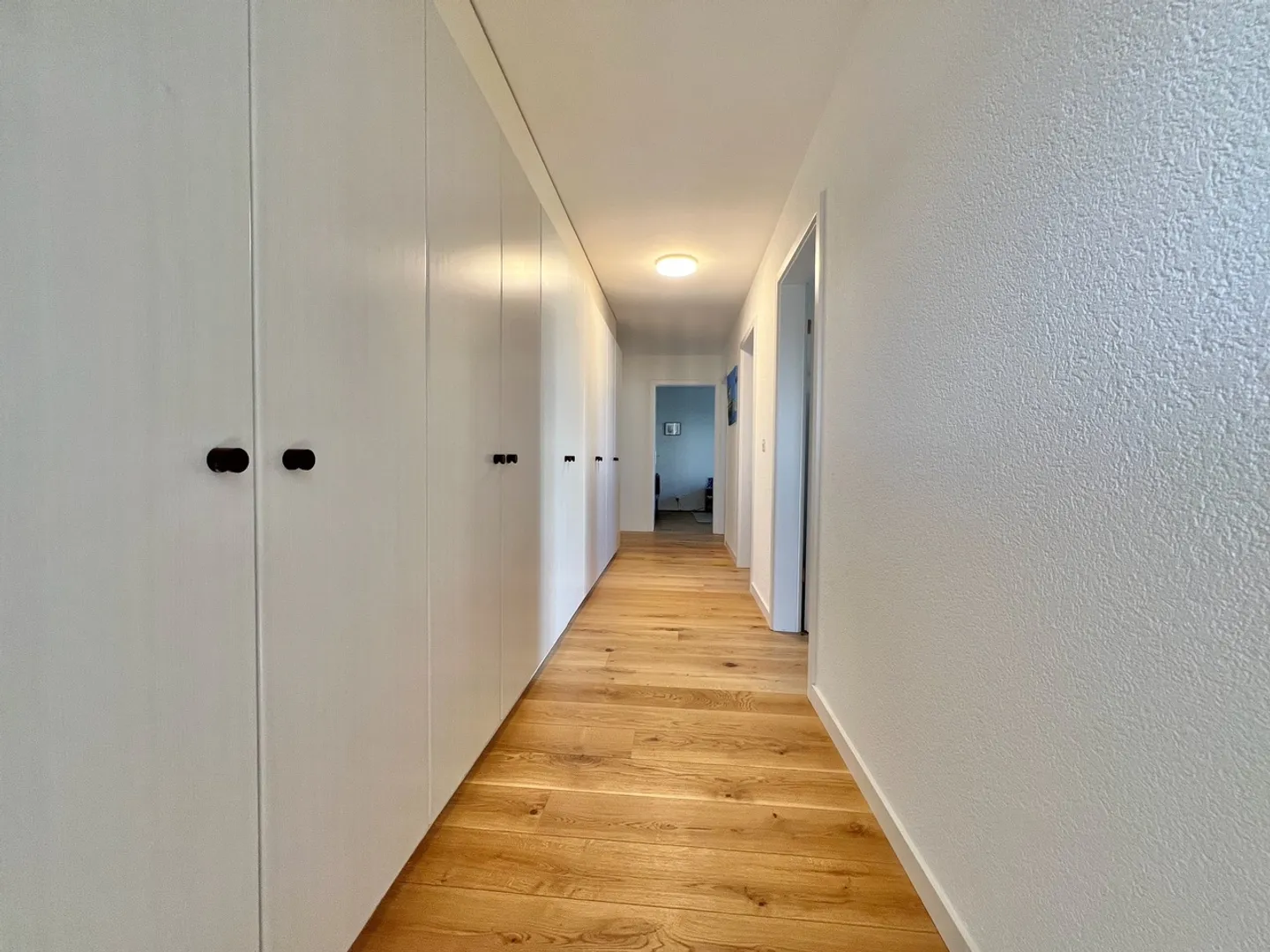 Charming renovated 4.5-room apartment just minutes from Payerne - Photo 5 of 10