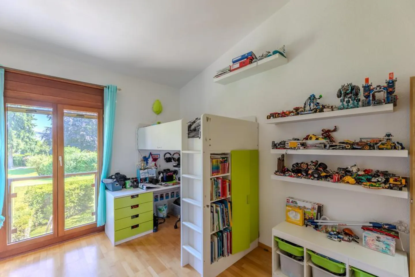 Da afferrare: Bella villa adiacente in un parco vicino ai servizi. - Foto 8 di 12