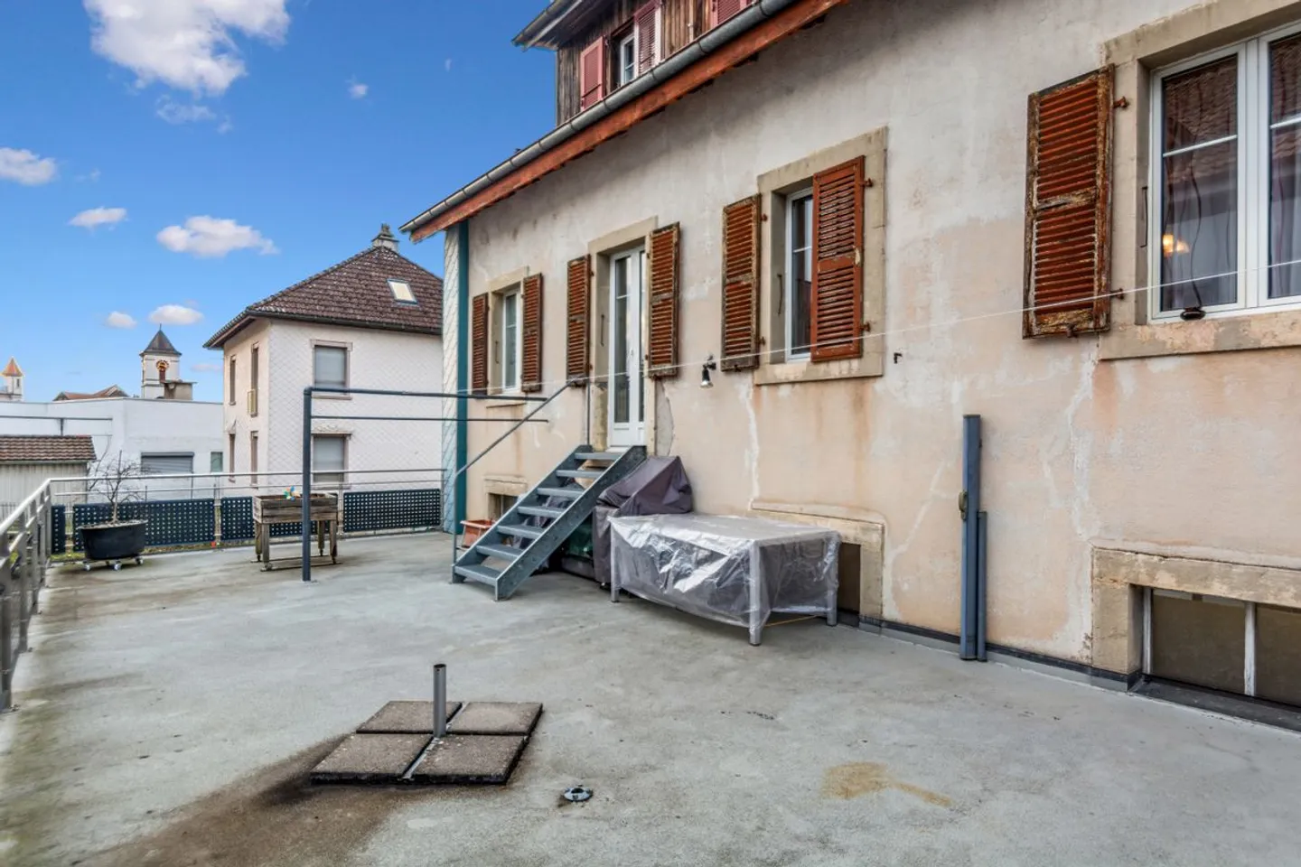 Attached house with professional spaces and large terrace - Photo 5 of 13